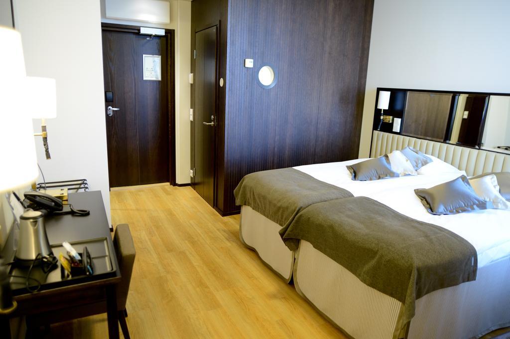 Hotel Red &