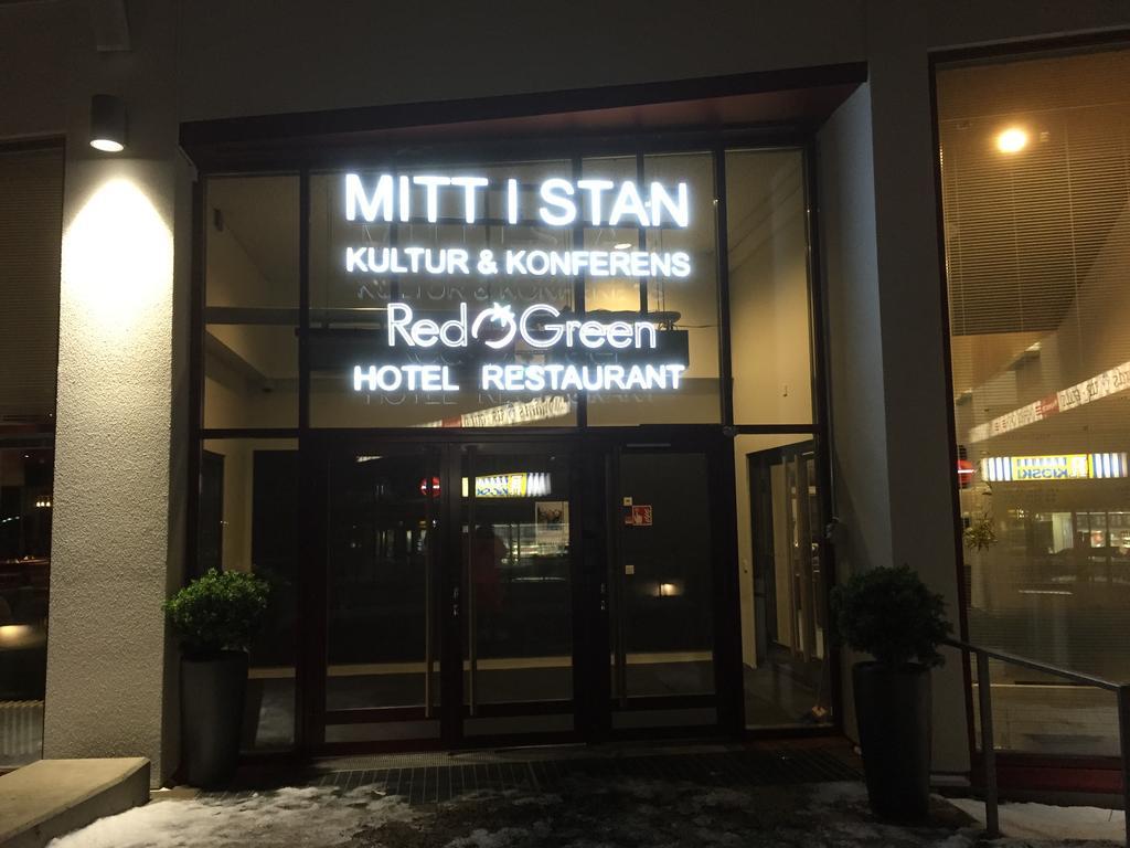 Red & Hotel 3*